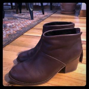 Toms Leila Boots Size 7W